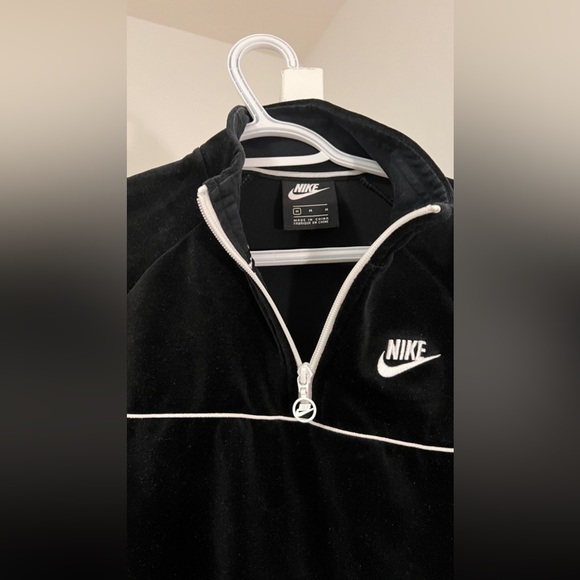 Nike Velvet Crop Top - Picture 2 of 2